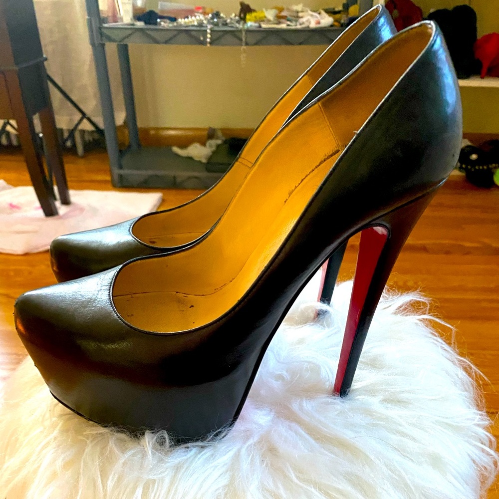 Christian Louboutin Daffodil 🌼  great shape!